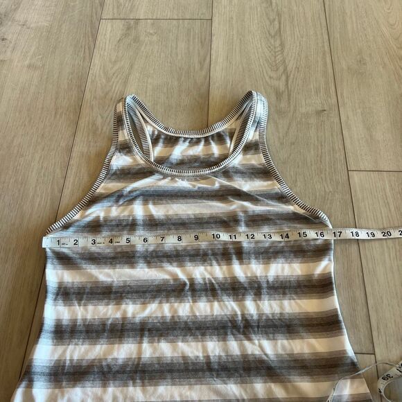 Lululemon women’s tank top size s - Picture 3 of 5